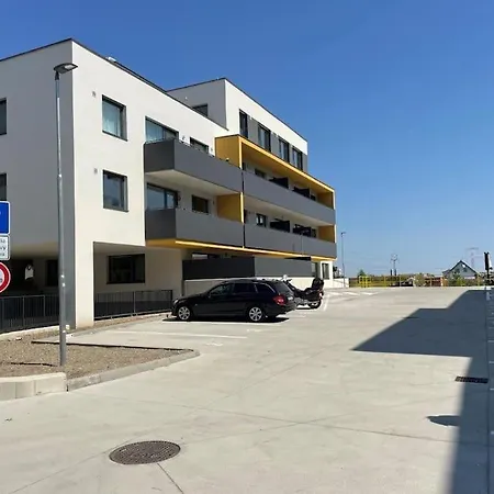 2 Izbovy Luxusny Apartman B 公寓 *