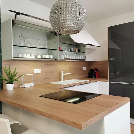 2 Izbovy Luxusny Apartman B 公寓 *