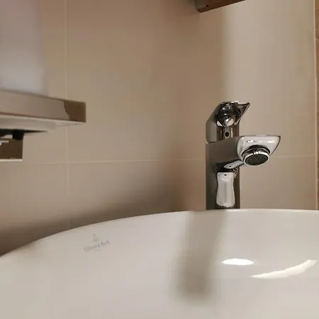 2 Izbovy Luxusny Apartman B *
